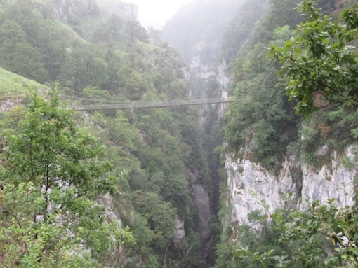 Suspension du souffle-Pont suspendu Holzarte-Larrau-GR10